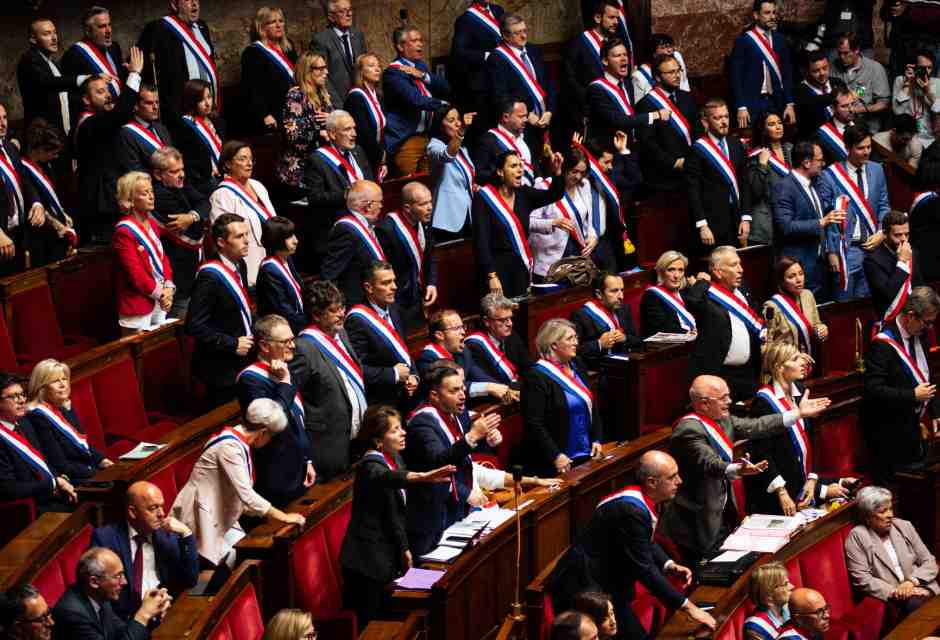 Gli amici di Ciotti, la gauche radicale, gli epurati. Chi si candida alle legislative lampo in Francia