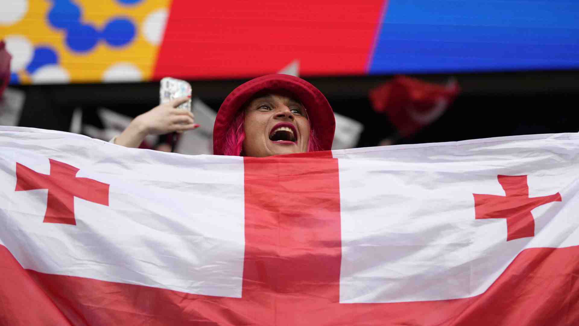 L’emozione dei georgiani agli Europei e la repressione del governo contro gli “agenti stranieri”