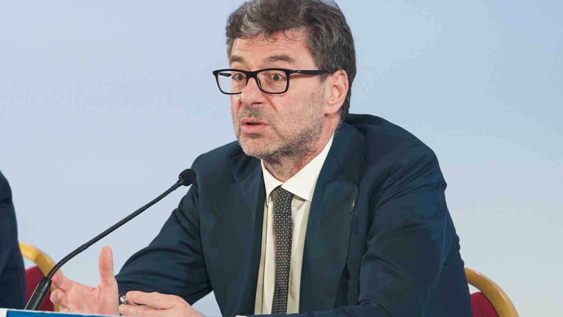 Bruxelles apre una procedura d’infrazione per deficit eccessivo contro l'Italia. Giorgetti: "Misura prevista"