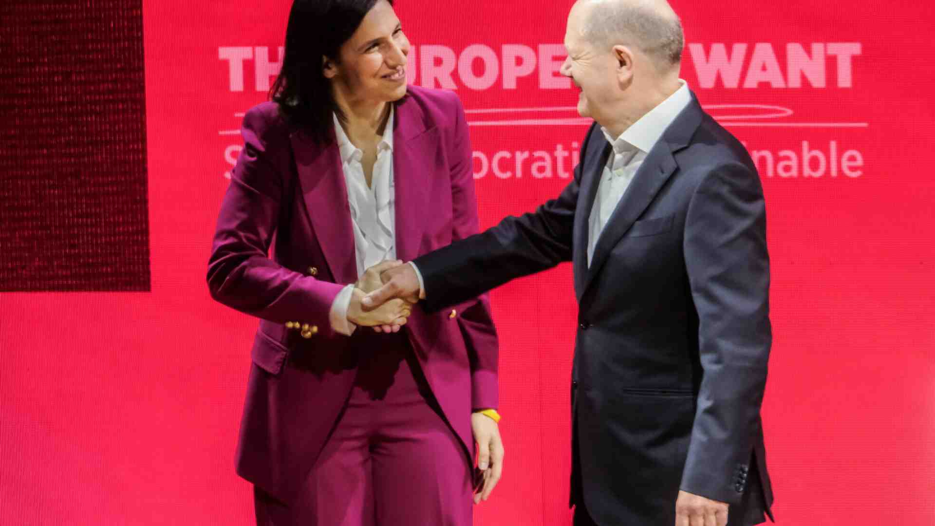 Testacoda sulla Difesa: Meloni è più schleiniana di Scholz