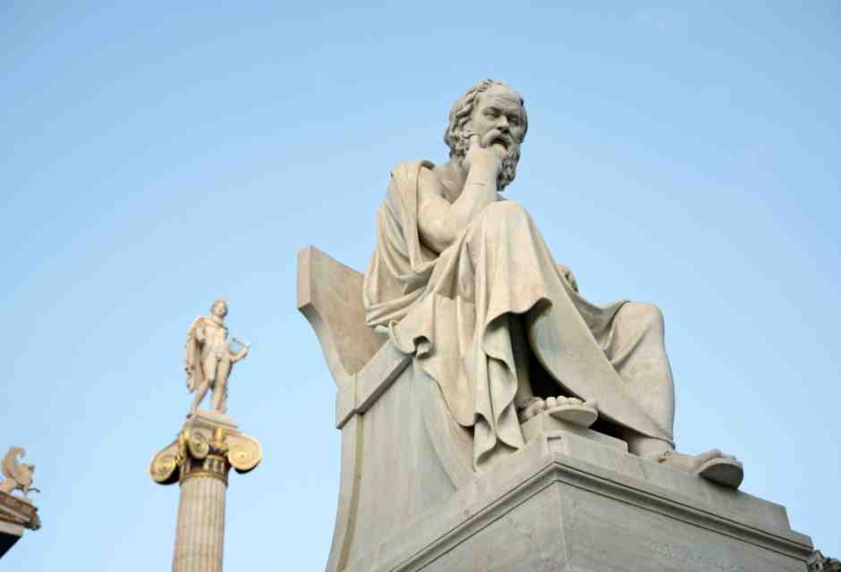 Socrate e Aristotele "bianchi colonialisti": l'accademia woke li iscrive nella lista nera