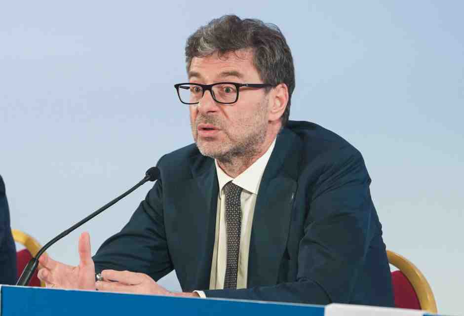 Bruxelles apre una procedura d’infrazione per deficit eccessivo contro l'Italia. Giorgetti: "Misura prevista"
