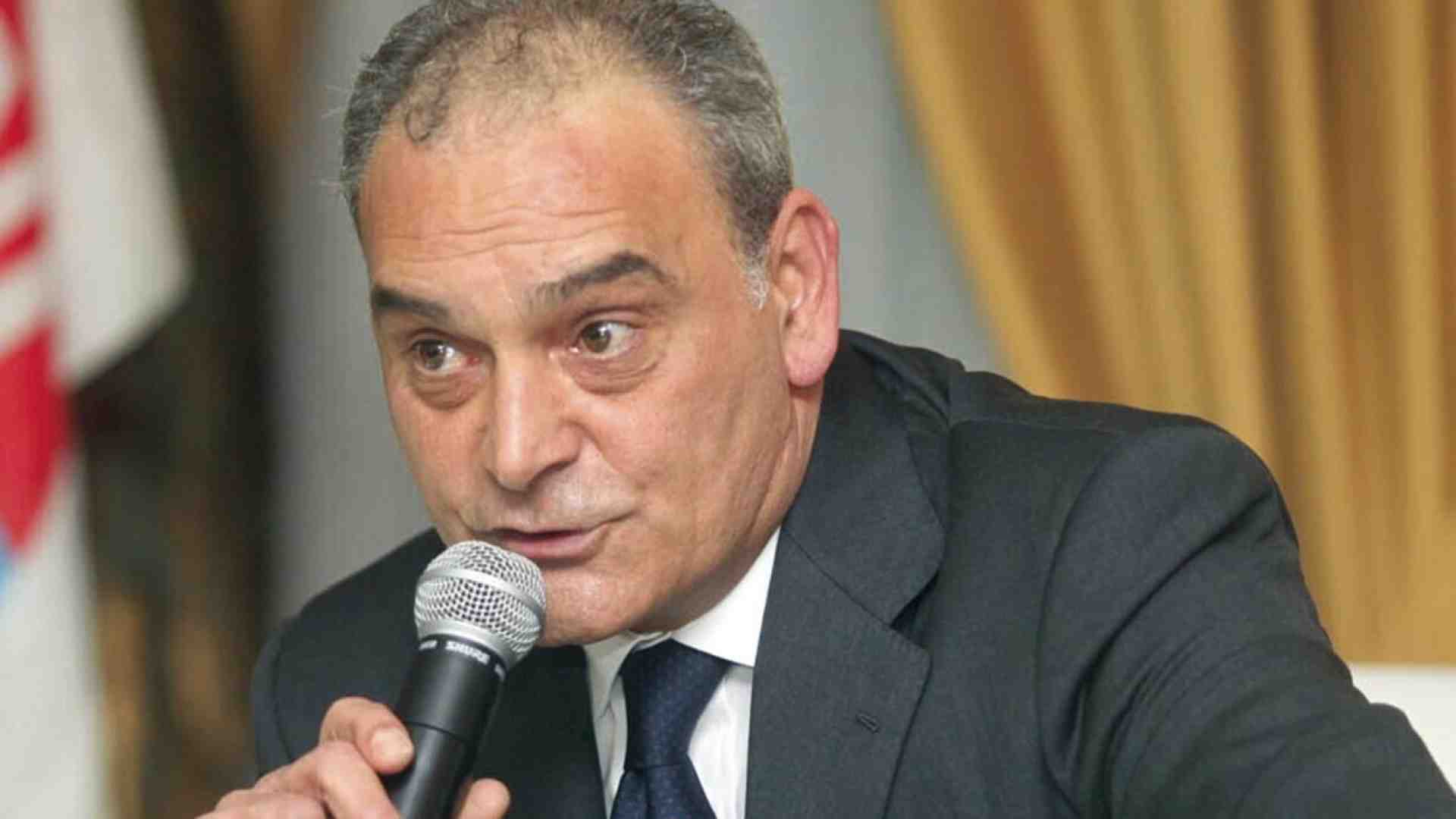 Triste e solitario: la confusione su "binario" del candidato sindaco di Torre Annunziata