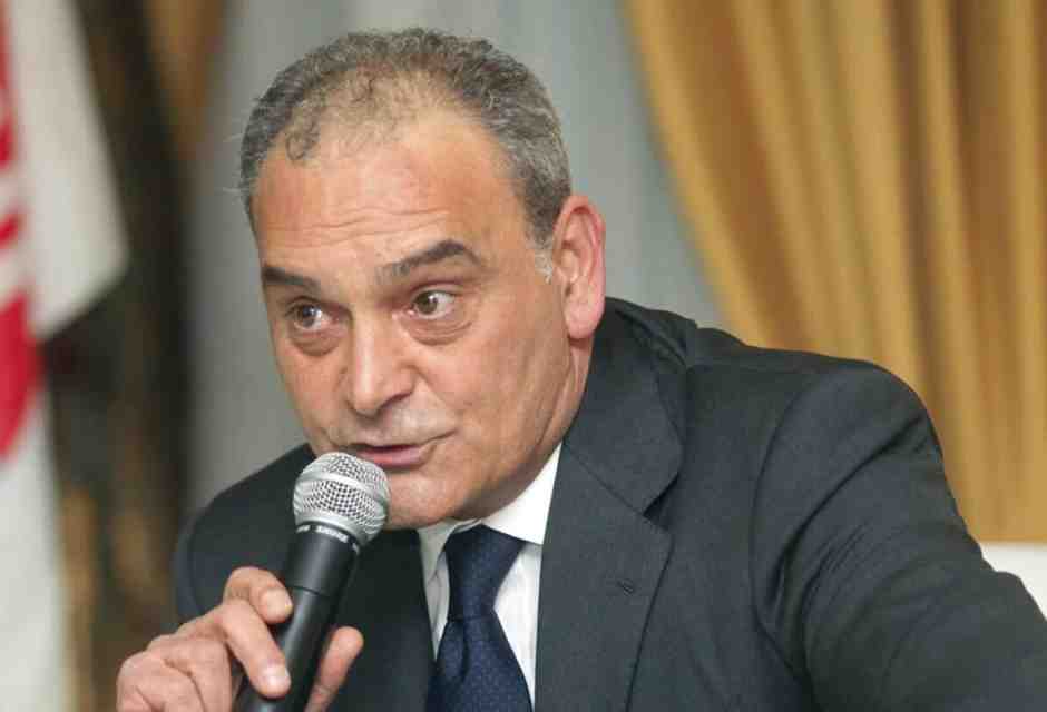 Triste e solitario: la confusione su "binario" del candidato sindaco di Torre Annunziata