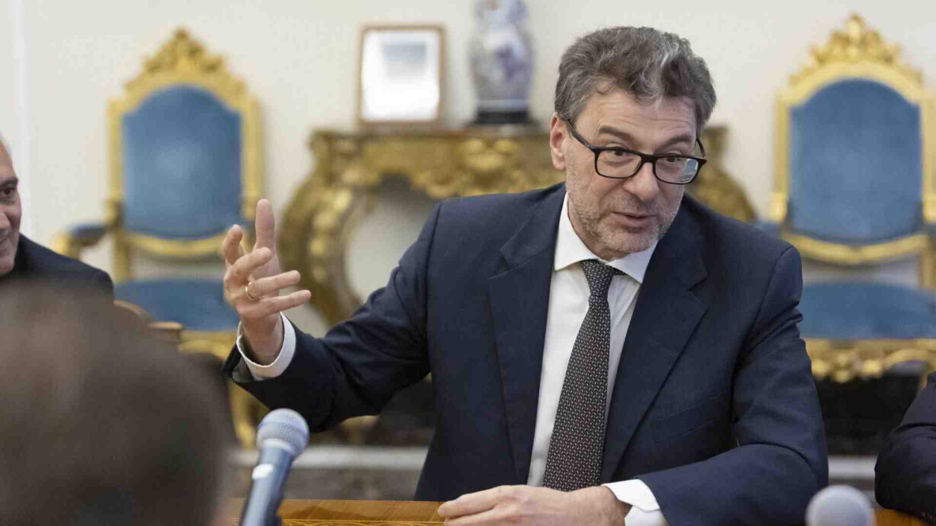 L'Eurogruppo chiede (di nuovo) conto del Mes all'Italia. Giorgetti: "Bruxelles non agevola confronto"
