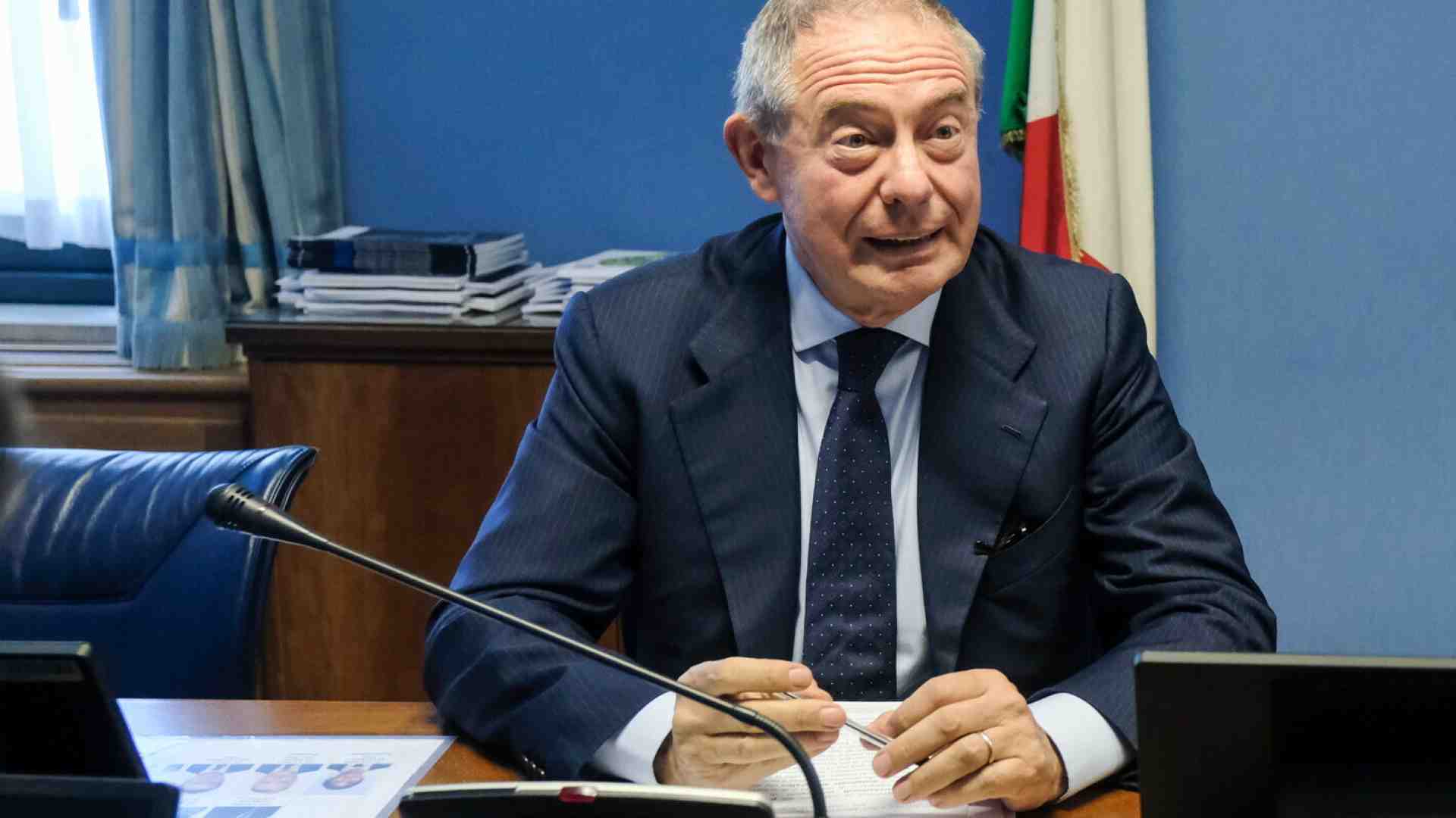 Ilva commissariata e dimezzata per salvare la siderurgia