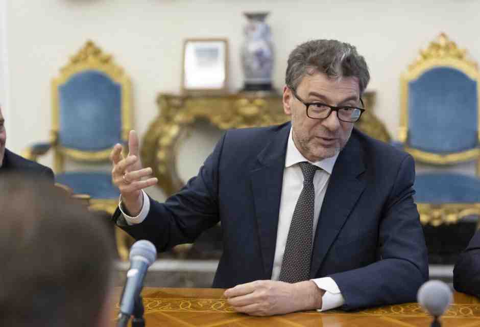 L'Eurogruppo chiede (di nuovo) conto del Mes all'Italia. Giorgetti: "Bruxelles non agevola confronto"