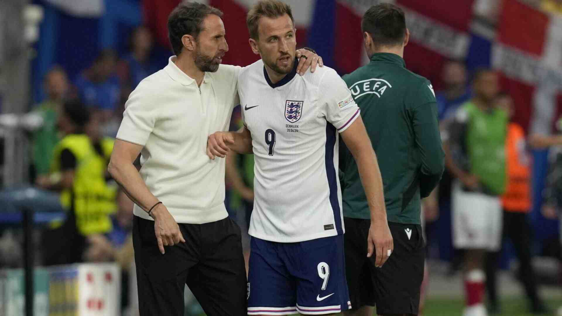 Peggio di come gioca l’Inghilterra ci sono solo gli ex senza trofei che spiegano come se ne vince uno