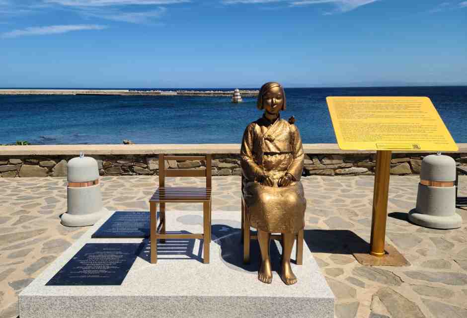 Il passato fra Tokyo e Seul che torna e mette in mezzo la nostra Stintino