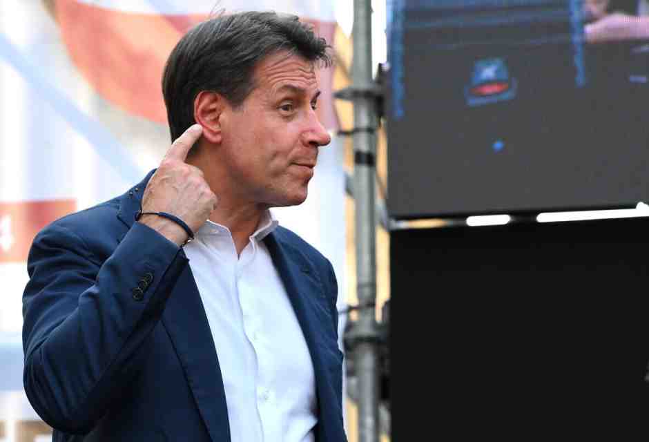 La nemesi di Conte. “Fa il radicale ma non è credibile come leader antisistema”. Parlano Gigliuto e Panarari
