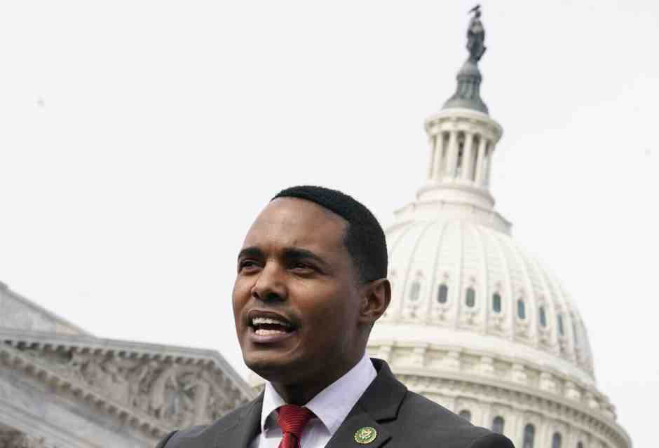 Nero, gay e dem, ma pro Israele. E Ritchie Torres è messo al bando dagli Lgbt