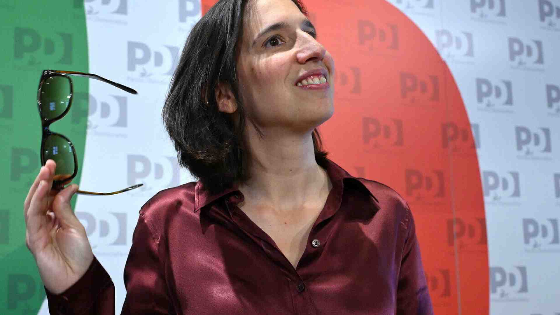 Schlein al sole: si scatena contro Meloni, mette in riga Conte, sogna il colpo in Umbria