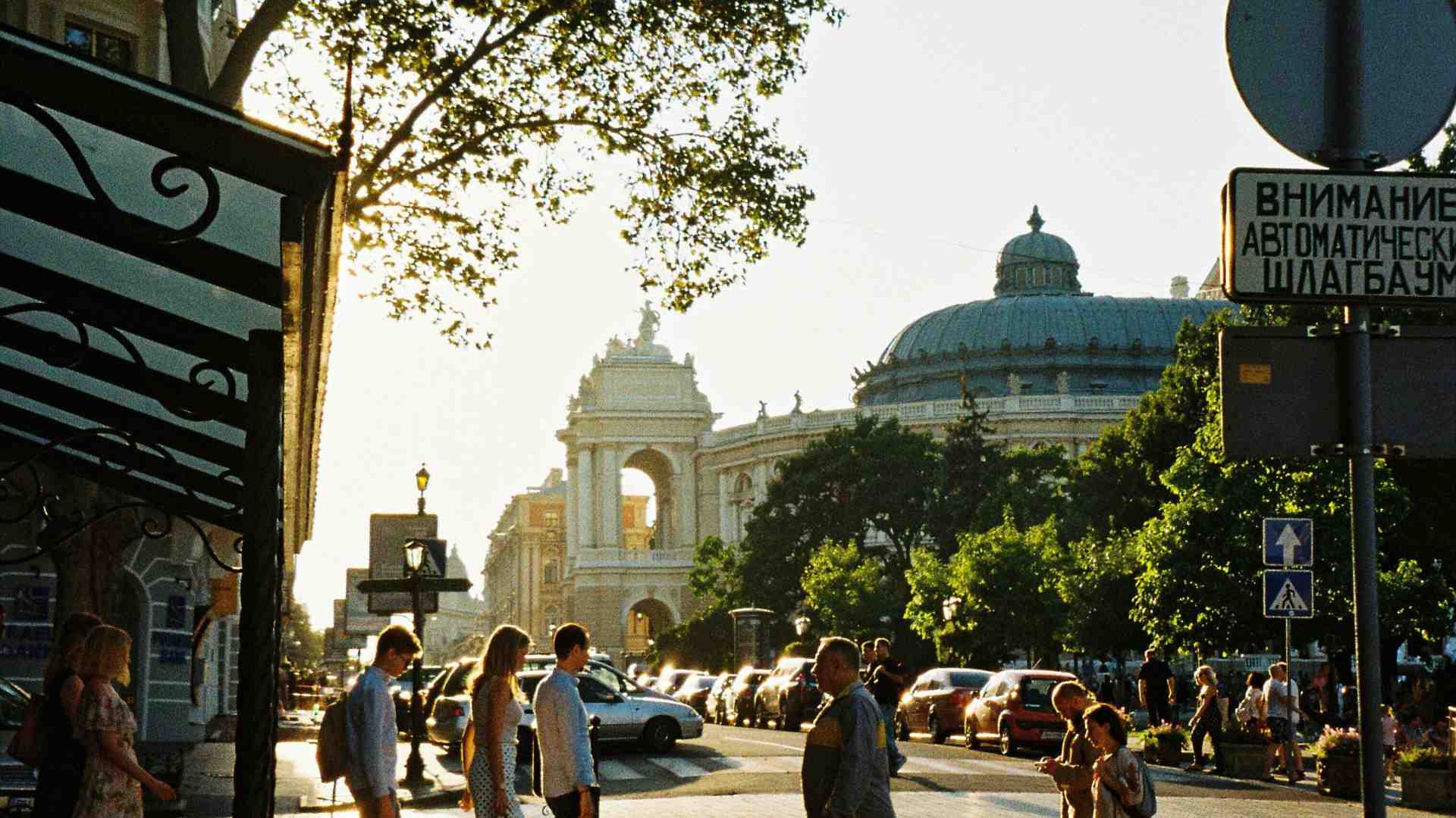 L’universo fra le pagine dei libri. Tre storie con Odessa al centro