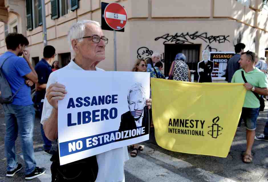 Assange, Gershkovich e il doppio standard di Amnesty