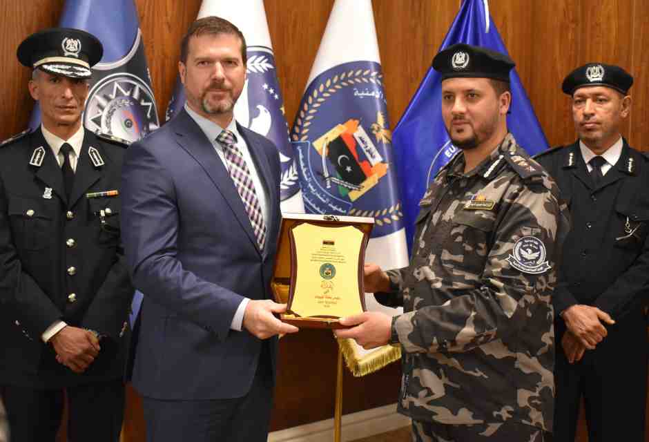 Progetti fermi, abusi e molestie. L’Ue indaga sul direttore di Eubam in Libia