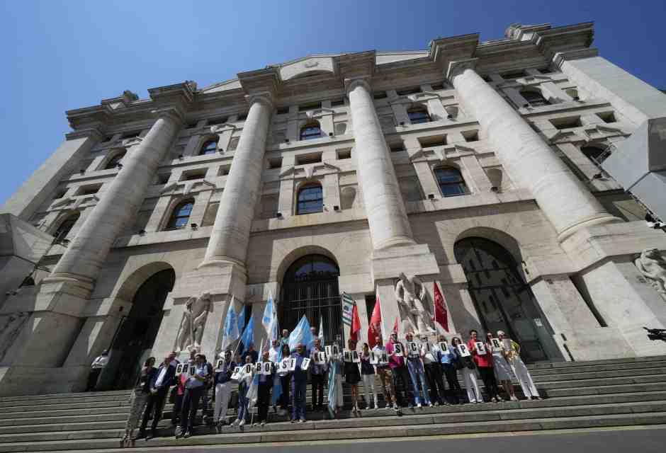 Esuberi in Borsa: il piano segreto per licenziare un terzo del personale. Parla Lando Sileoni (Fabi)