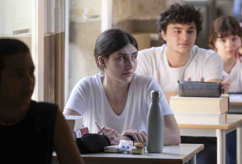 La scena muta delle tre studentesse di Venezia svela l’ipocrisia della maturità