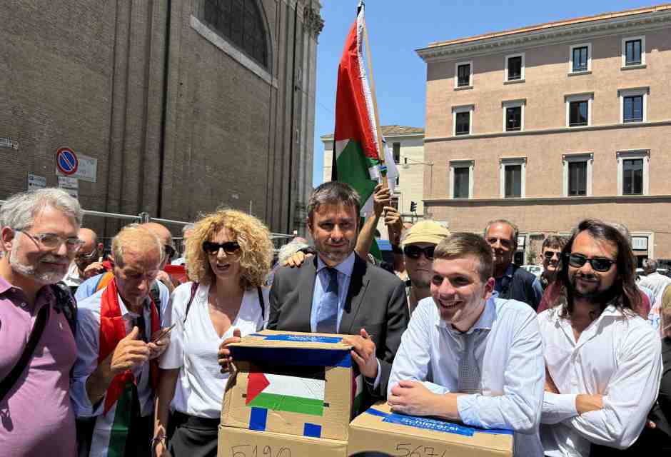 Il mesto ritorno di Dibba nel Palazzo: leader di un mini M5s vecchia maniera