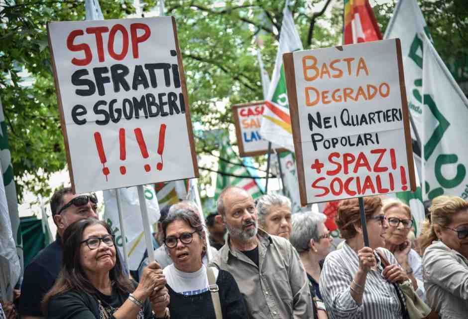 I danni del “metodo Salis” a chi attende le case popolari. Numeri