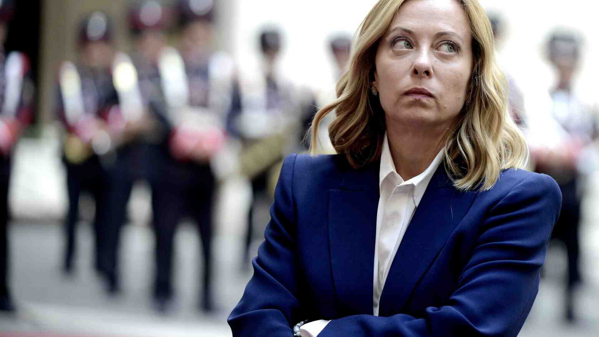 "Via i nostalgici". Meloni ci riprova per la terza volta. E Antoniozzi: "Chi sbaglia a Lourdes"