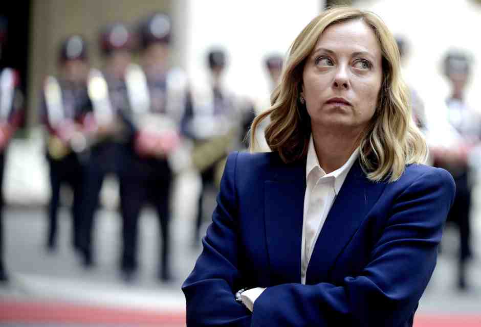 "Via i nostalgici". Meloni ci riprova per la terza volta. E Antoniozzi: "Chi sbaglia a Lourdes"