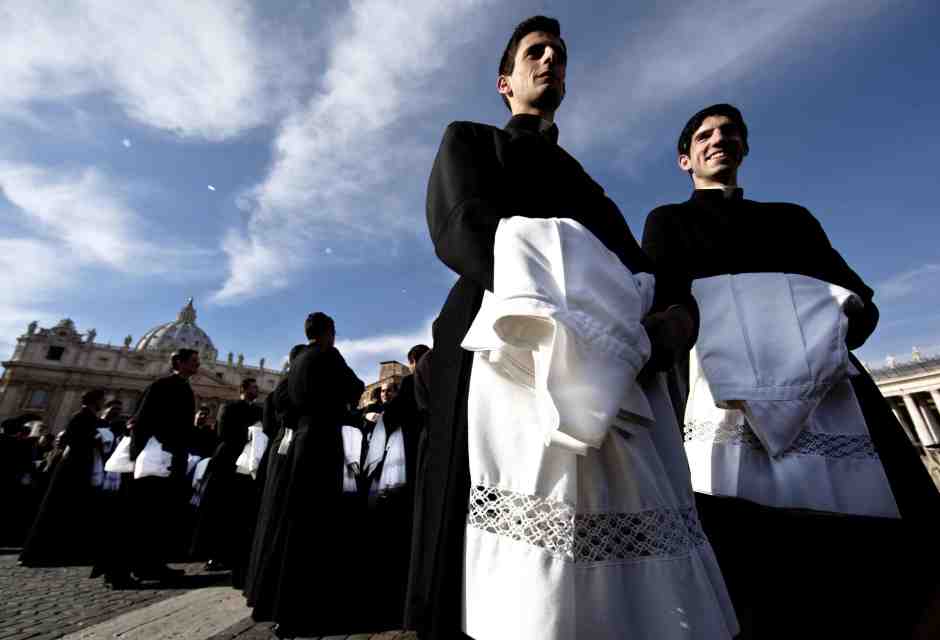 Senza preti né fedeli, la Chiesa è costretta a ripensarsi