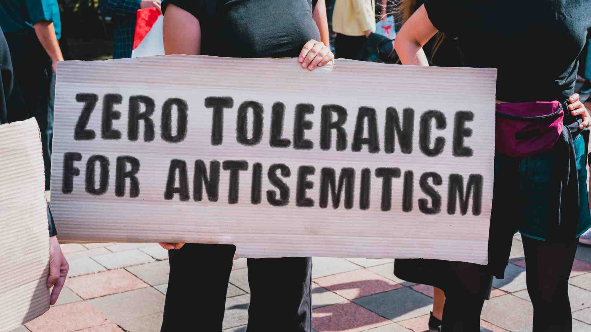 "Non c’è futuro per gli ebrei in Francia". L'antisemitismo e i casi di violenza
