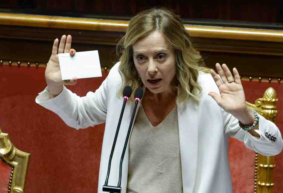 Le giravolte di Meloni su Ita e Tim farebbero indignare Giorgia e Le Pen