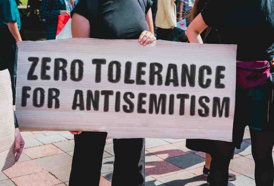 "Non c’è futuro per gli ebrei in Francia". L'antisemitismo e i casi di violenza