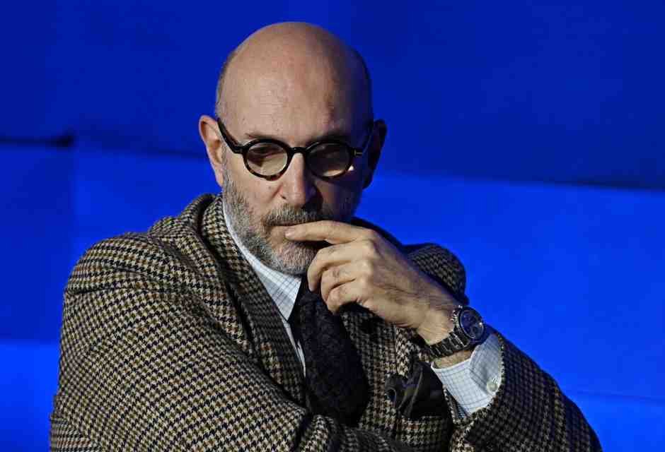 Ad Alessandro Piperno suggerirei di iniziare a giocare al gioco della sedia