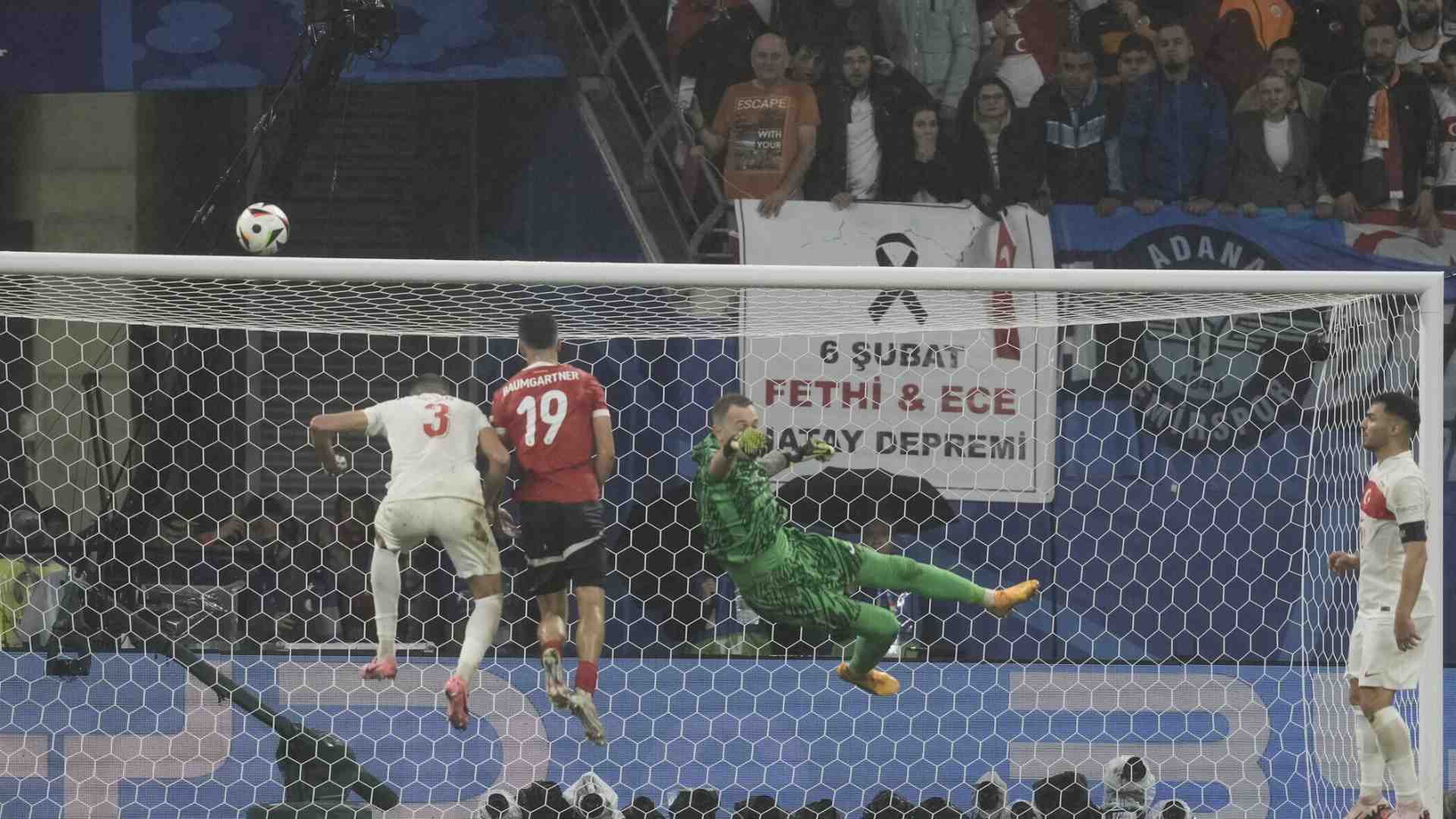 In attesa delle semifinali, Gunok e Gundogan stregano i tifosi