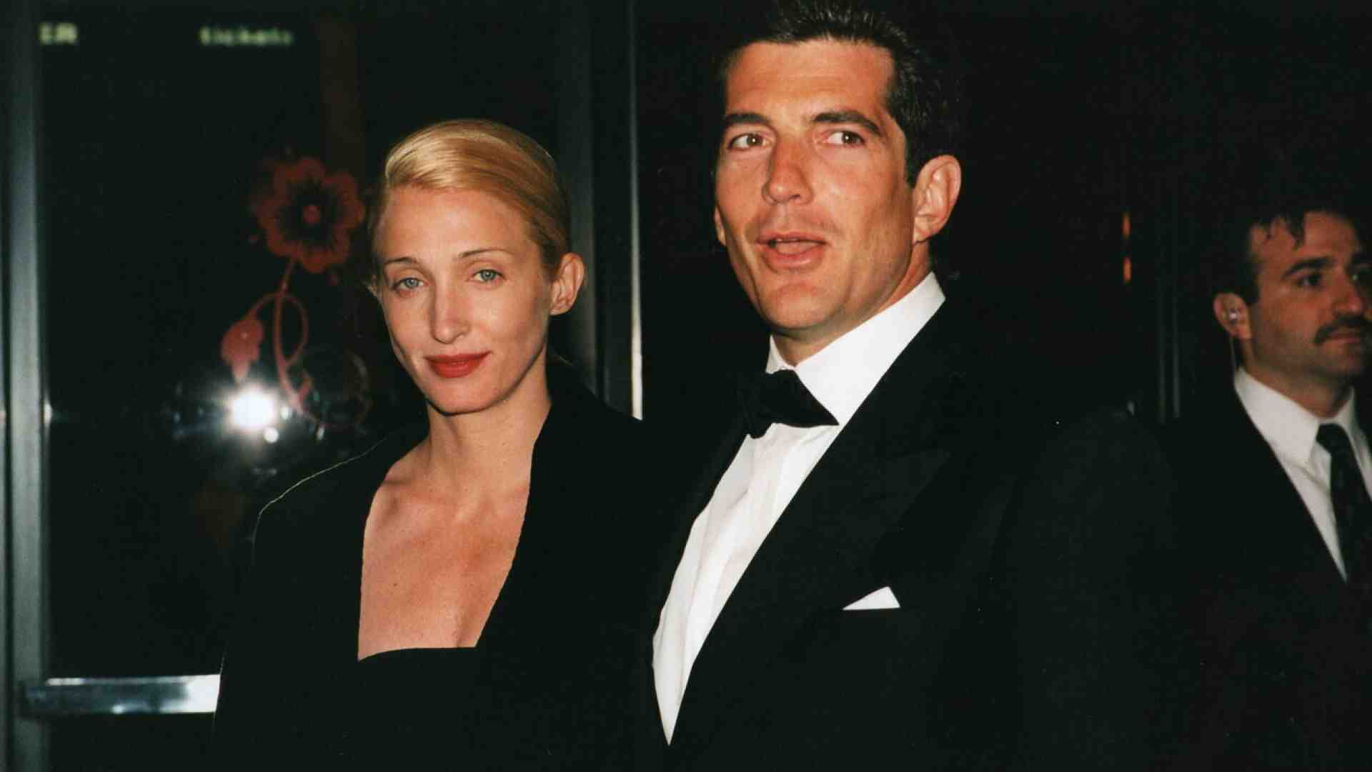 Dopo JFK e Jackie, tornano sotto i riflettori estetici e commerciali John John e Carolyn Bessette