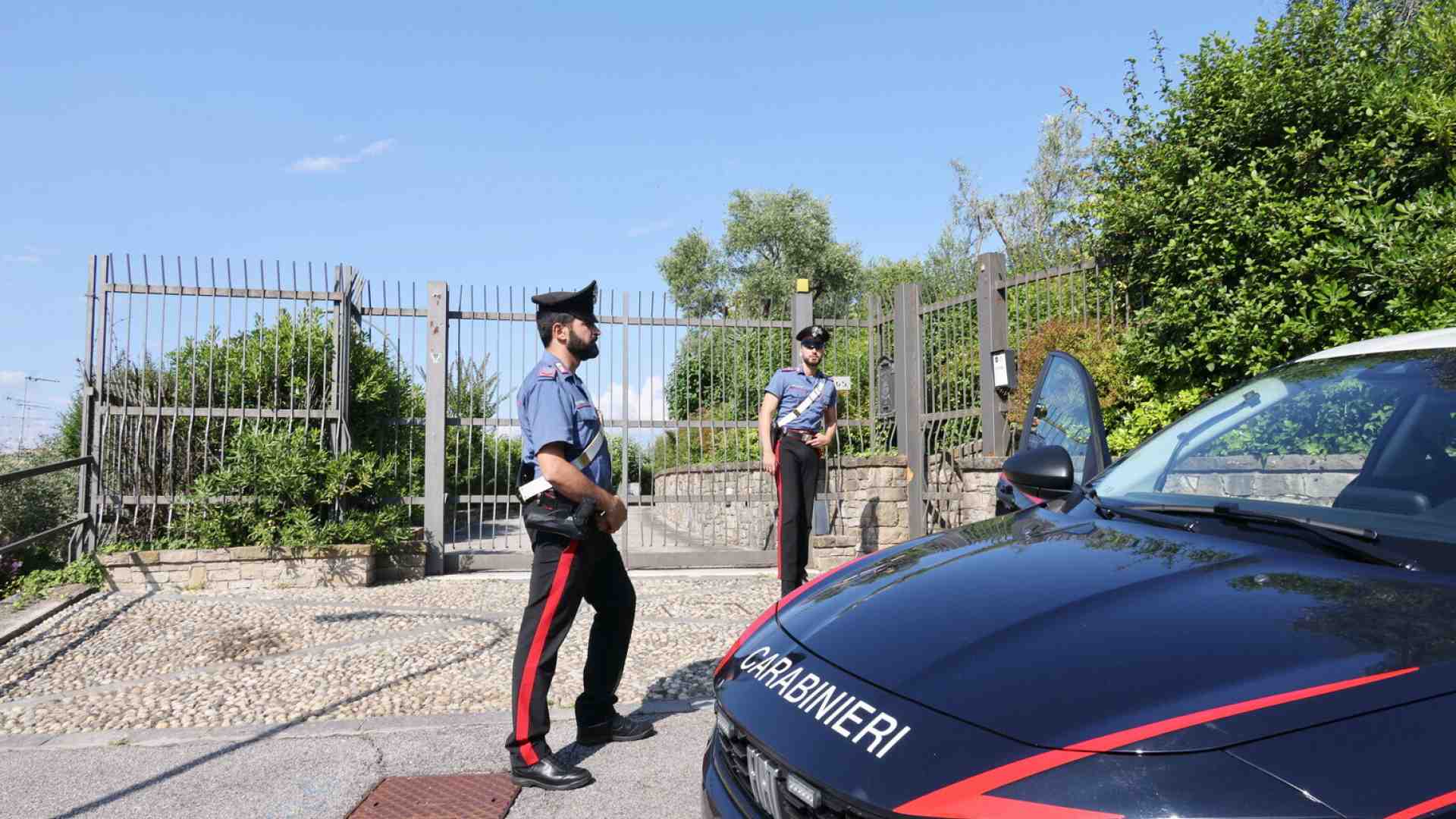 La fuga di Giacomo Bozzoli, condannato per l'omicidio dello zio Mario, e il giornalismo d'evasione