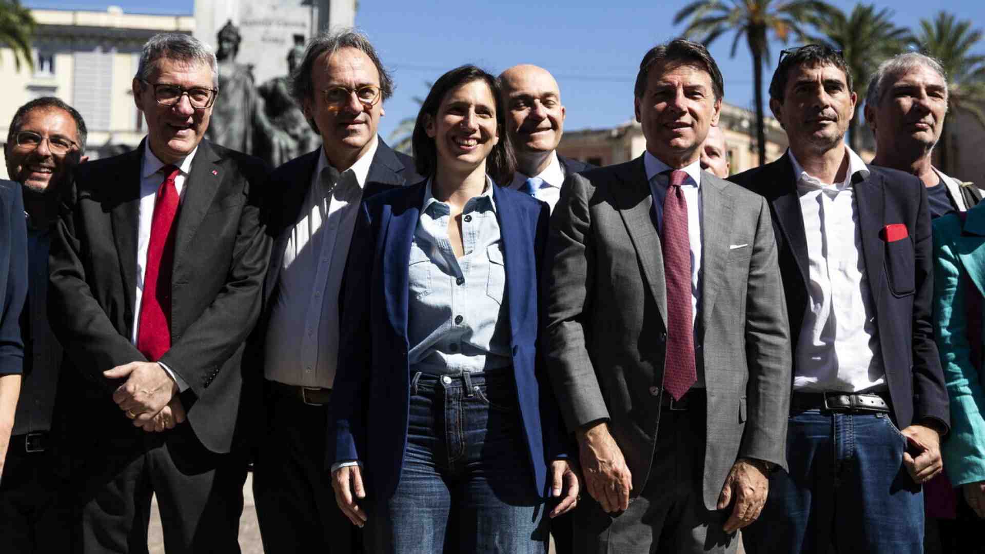 Landini riunisce le opposizioni contro l'Autonomia: presentato il quesito per il referendum