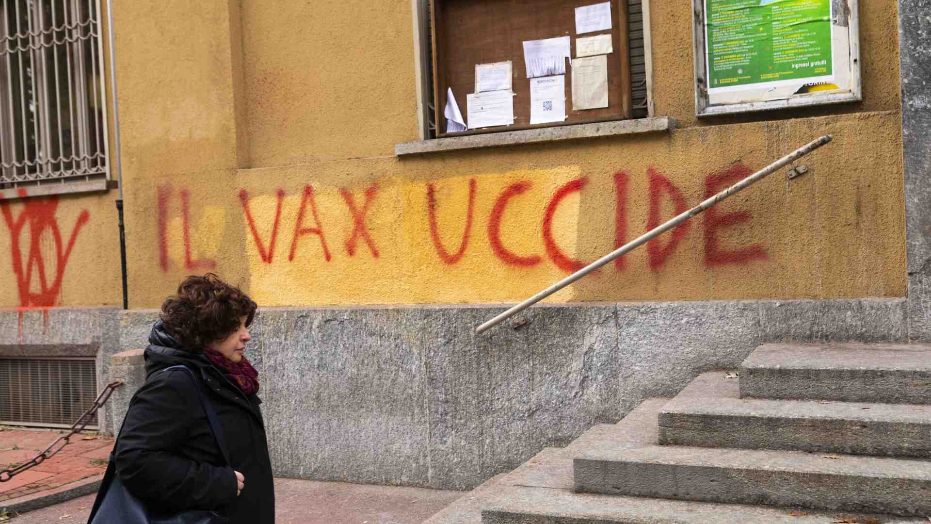 Un nuovo studio, sbandierato senza verifiche, rianima lo zoo no vax