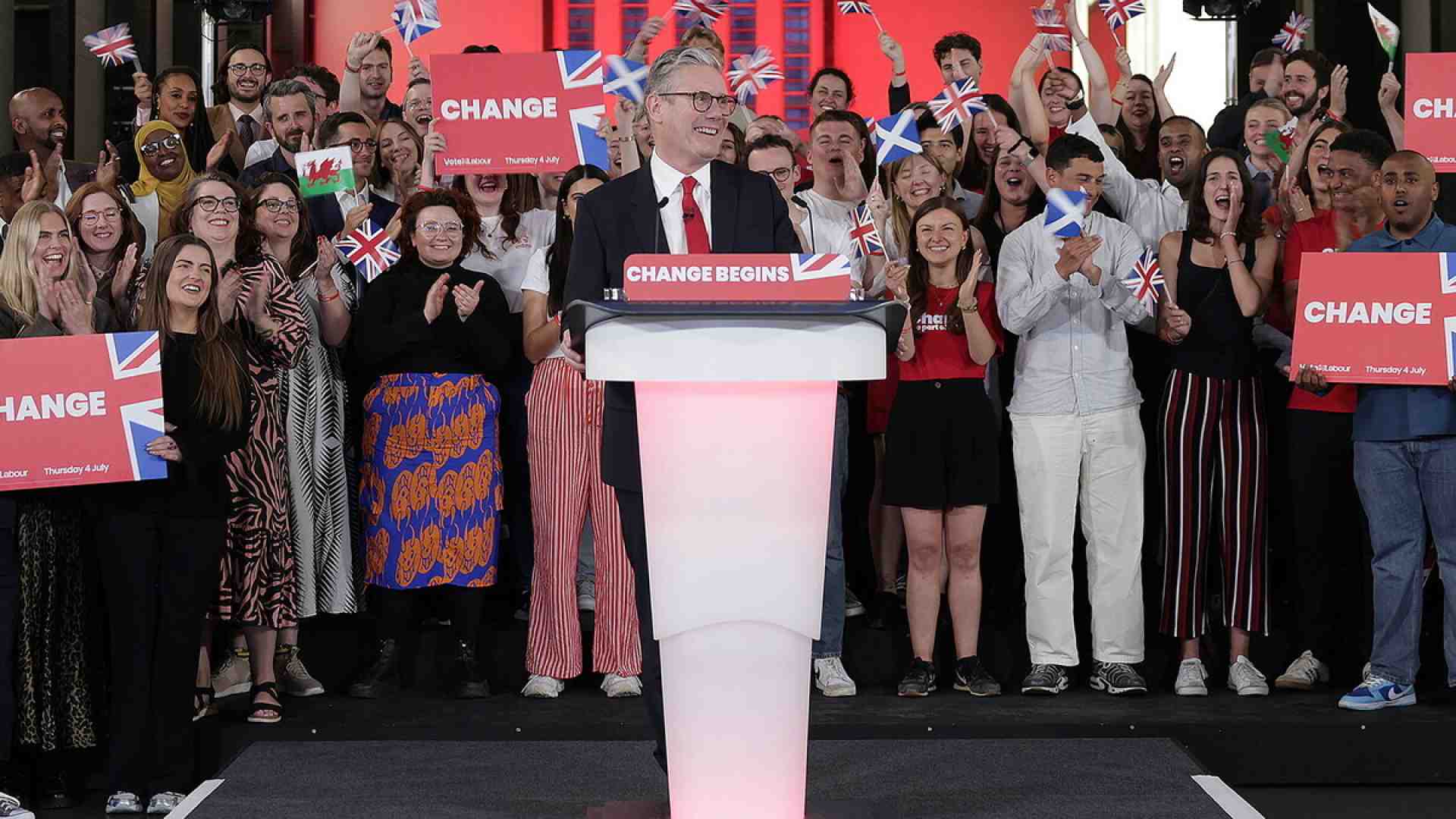We did it. Keir Starmer è (super)premier del Regno Unito