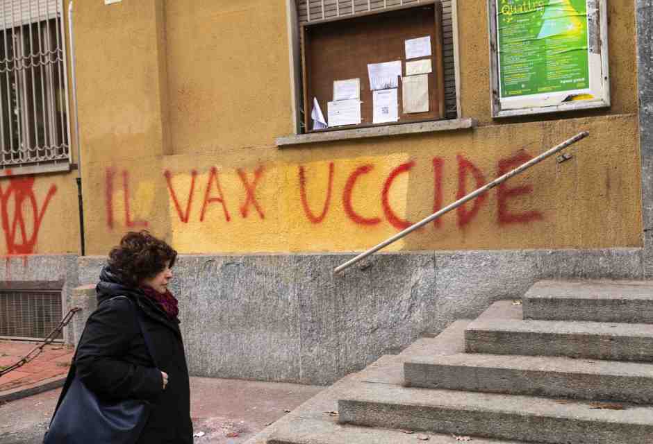 Un nuovo studio, sbandierato senza verifiche, rianima lo zoo no vax