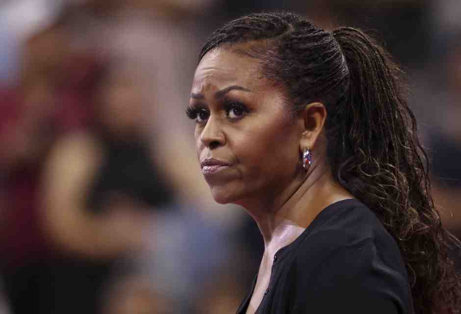 Michelle Obama sarebbe in grado di far scomparire l'arancione maschio alfa tingendolo di nero