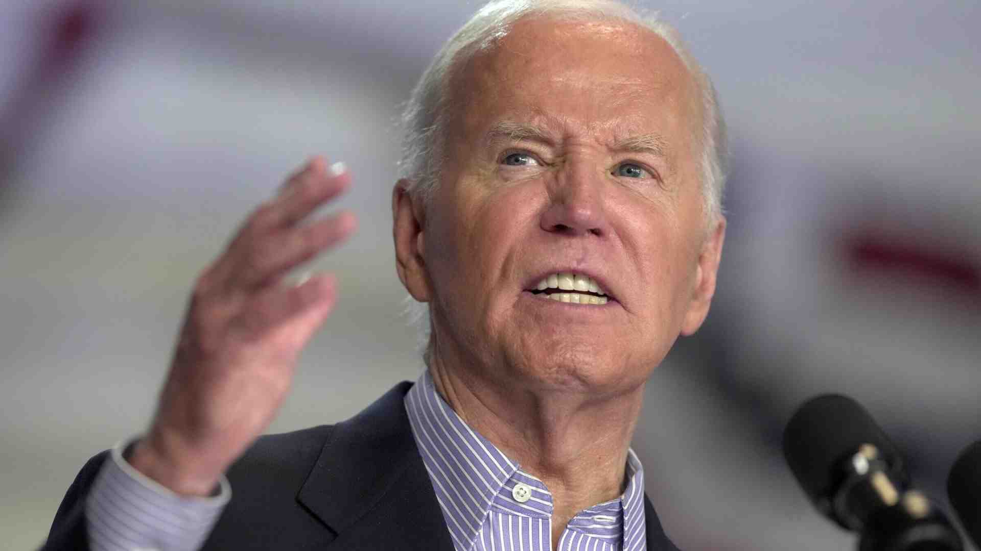 Biden non molla: "Mi ritirerei solo se me lo chiedesse il Padre eterno"