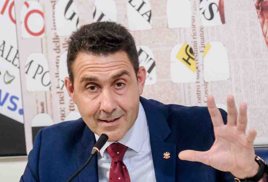 Biennali omosessuali e interviste a parenti di Lenin