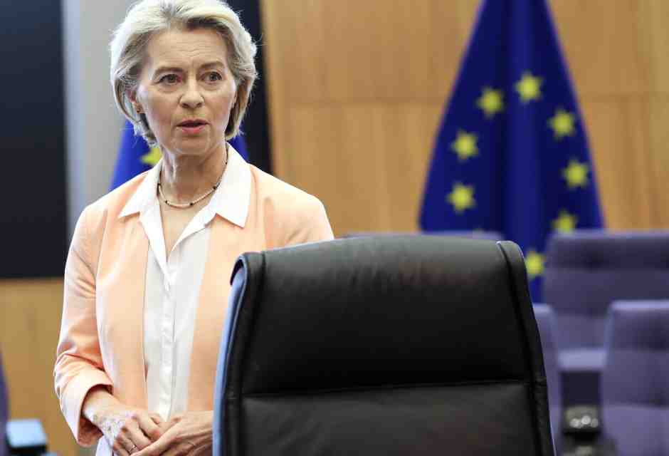 Ursula von der Leyen è stretta tra i Verdi e una Meloni ora libera da Vox