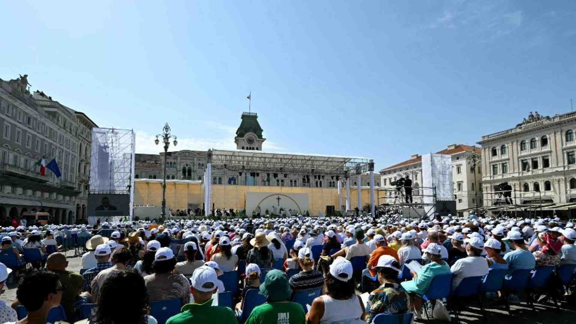 «Il vero scandalo sono i potenti che giocano sulla pelle dei deboli»