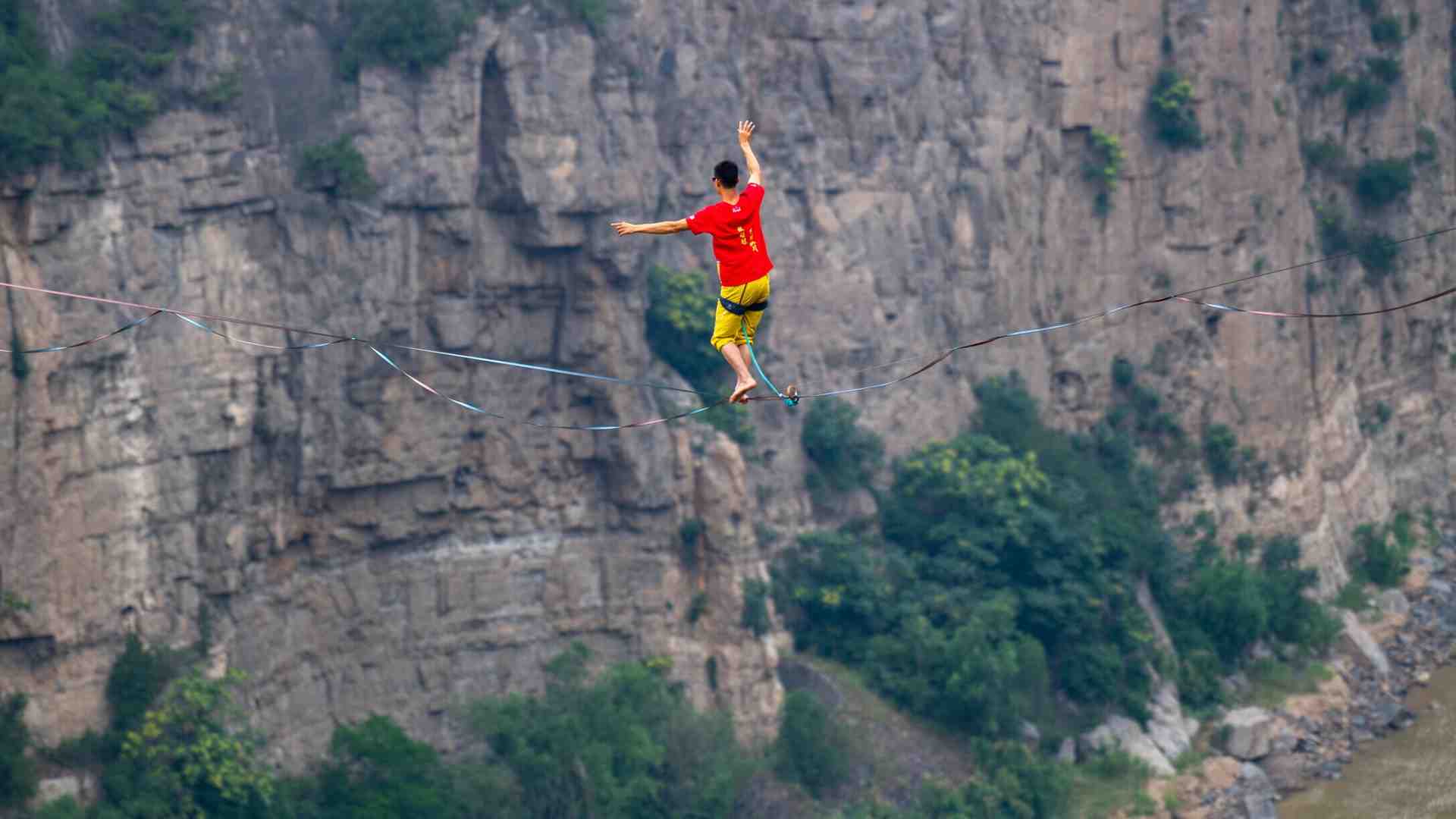 L’uomo che camminerà sullo Stretto