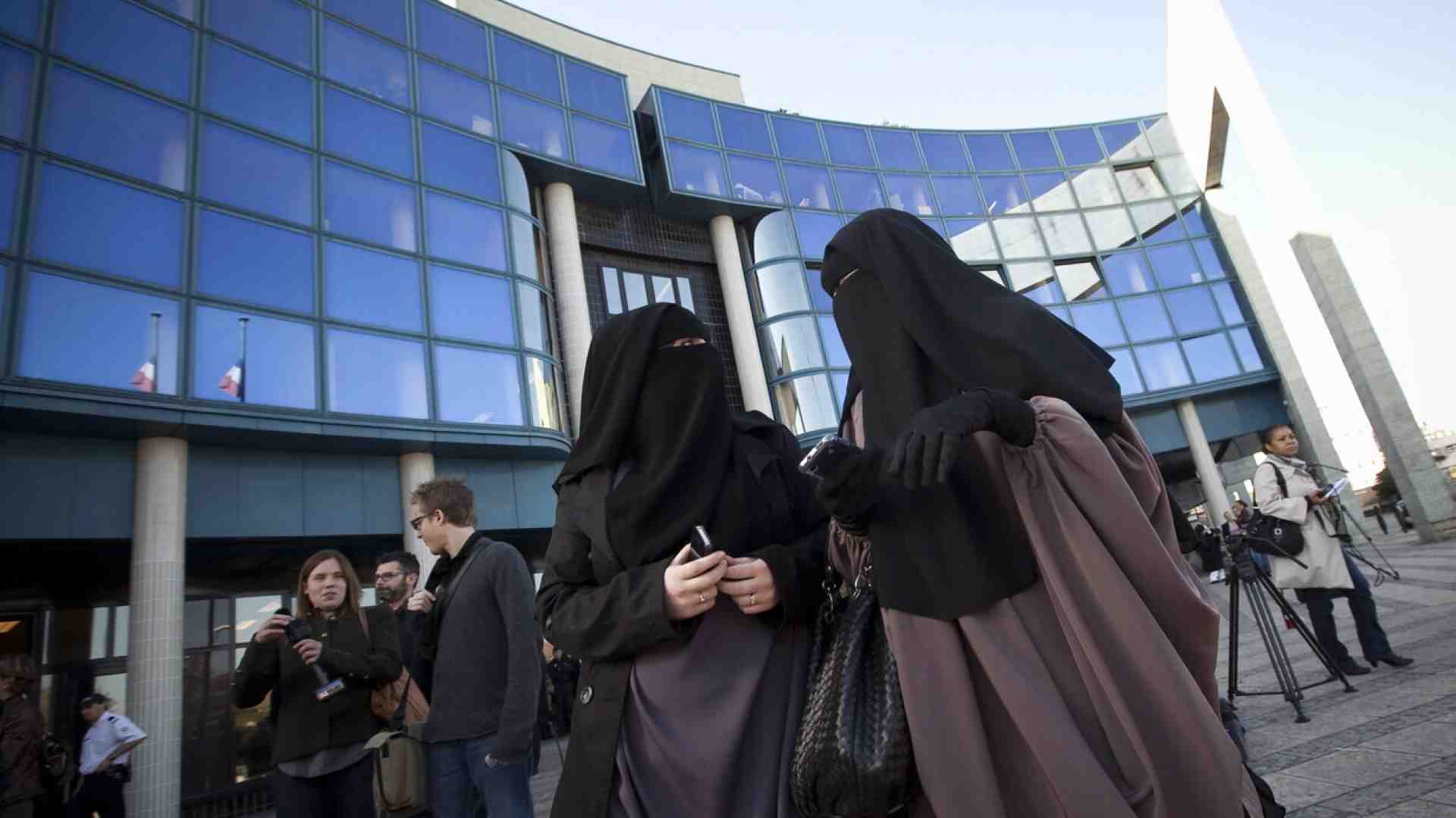 Francia indomita? No, Francia sottomessa: dall'avanzata delle donne velate