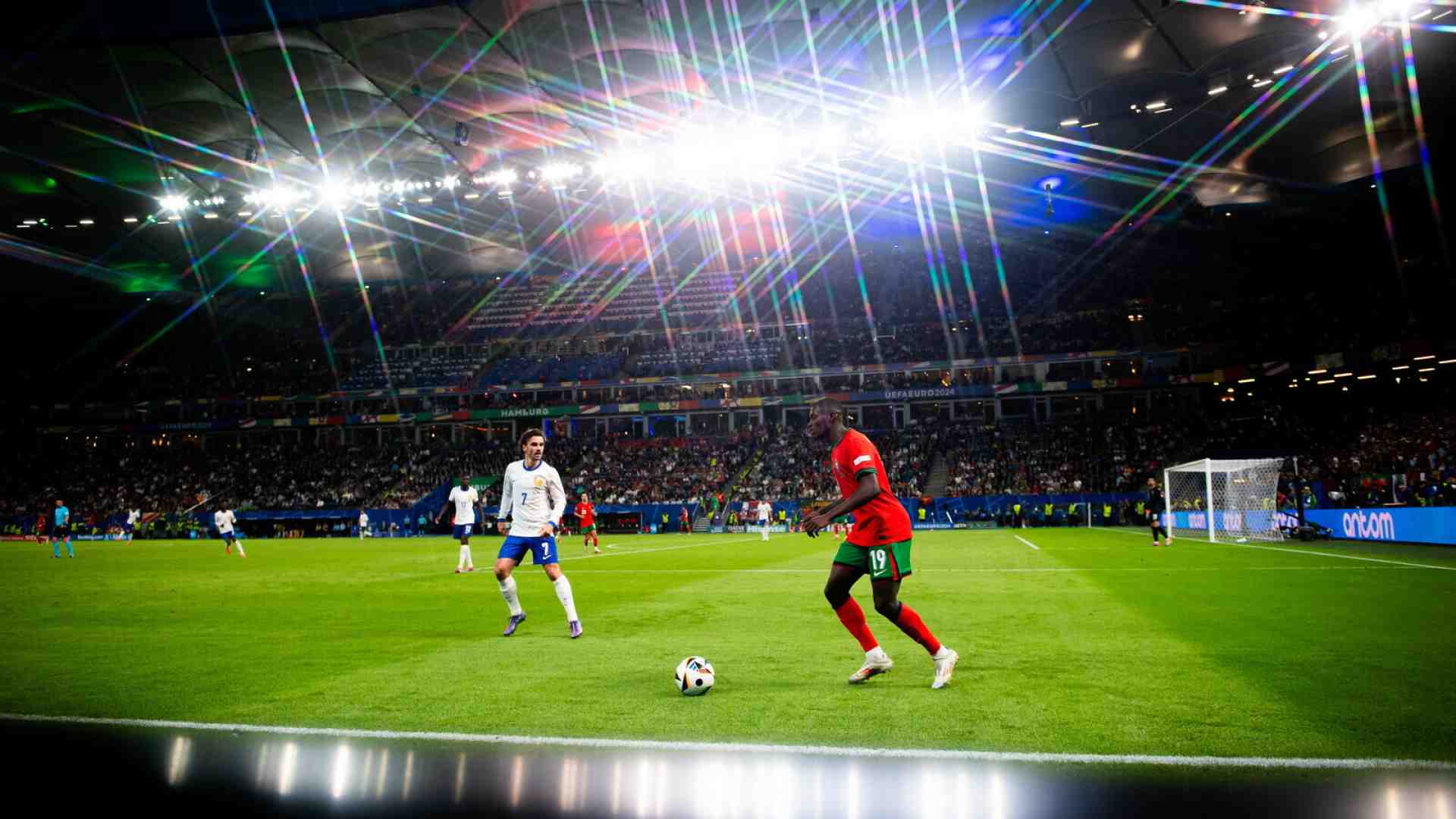 Oggi tocca ai francesi: facciamoli uscire, così possono correre a casa a festeggiare