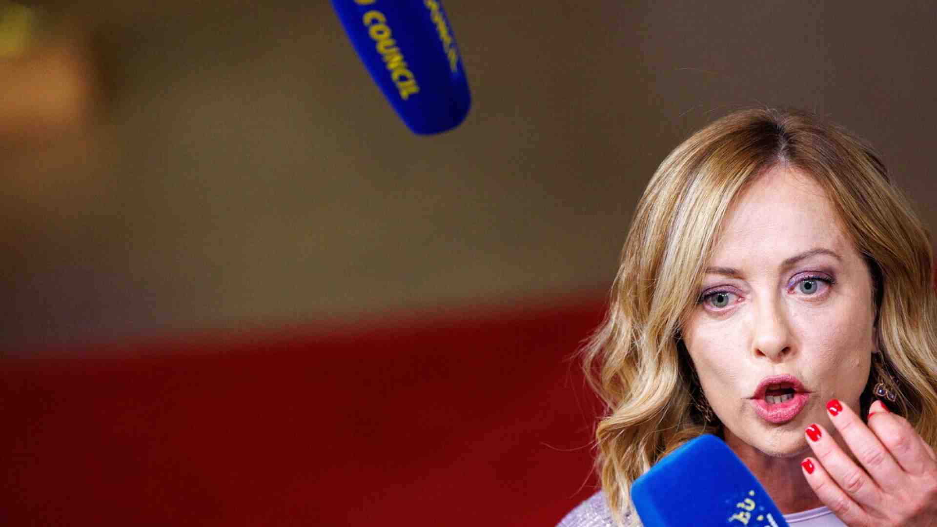 Le cinque priorità per Meloni dopo il regalo di Le Pen