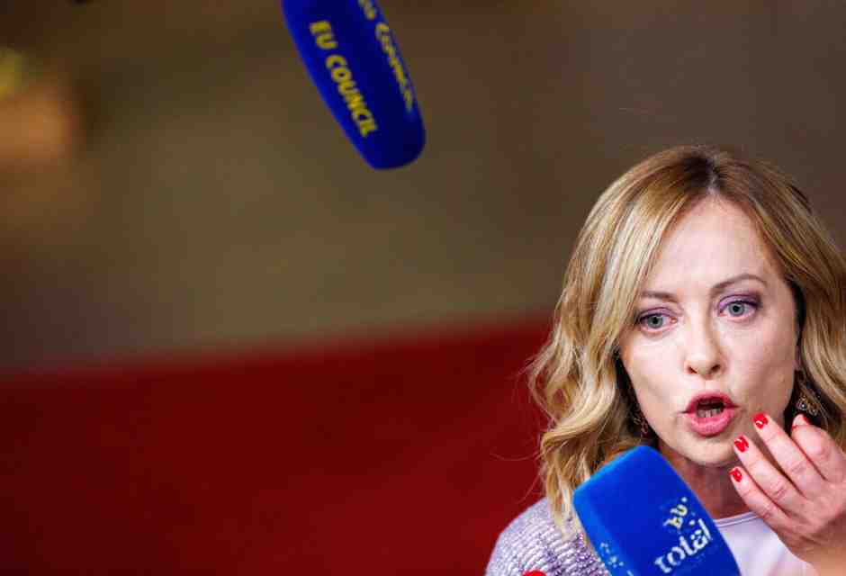 Le cinque priorità per Meloni dopo il regalo di Le Pen