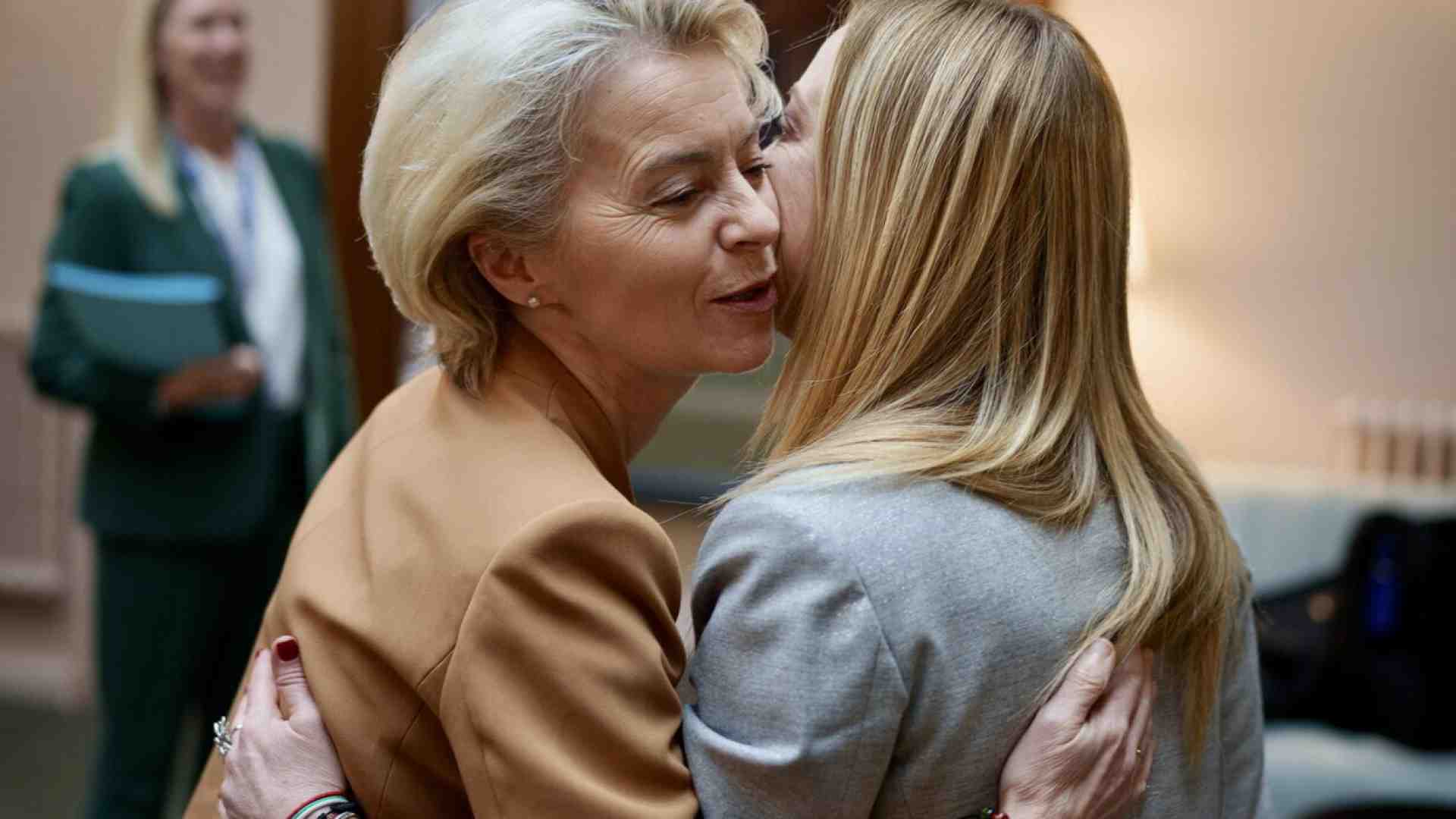 A Bruxelles prende forma la trattativa di Meloni col Ppe per il bis di Ursula