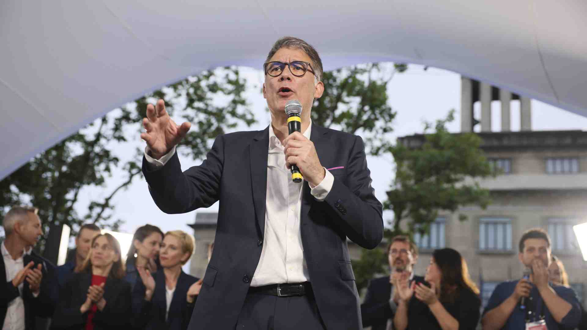 Il socialista Faure fa un passo avanti nella Francia delle trattative