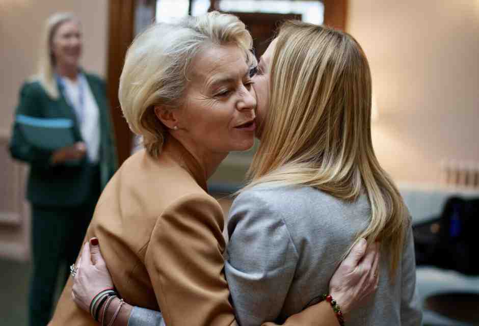 A Bruxelles prende forma la trattativa di Meloni col Ppe per il bis di Ursula